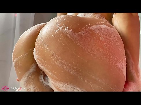 ❤️ Brunette په شاور کې د شدید orgasm لپاره د وایبرټر سره بلی مشت زنی کوي ❤️ ️❤